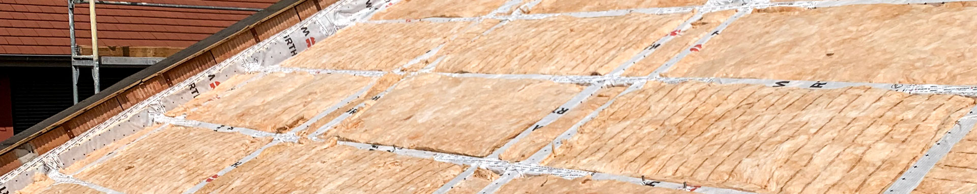 Dachsanierung Schritt 2 - Einbringen der Dämmung
